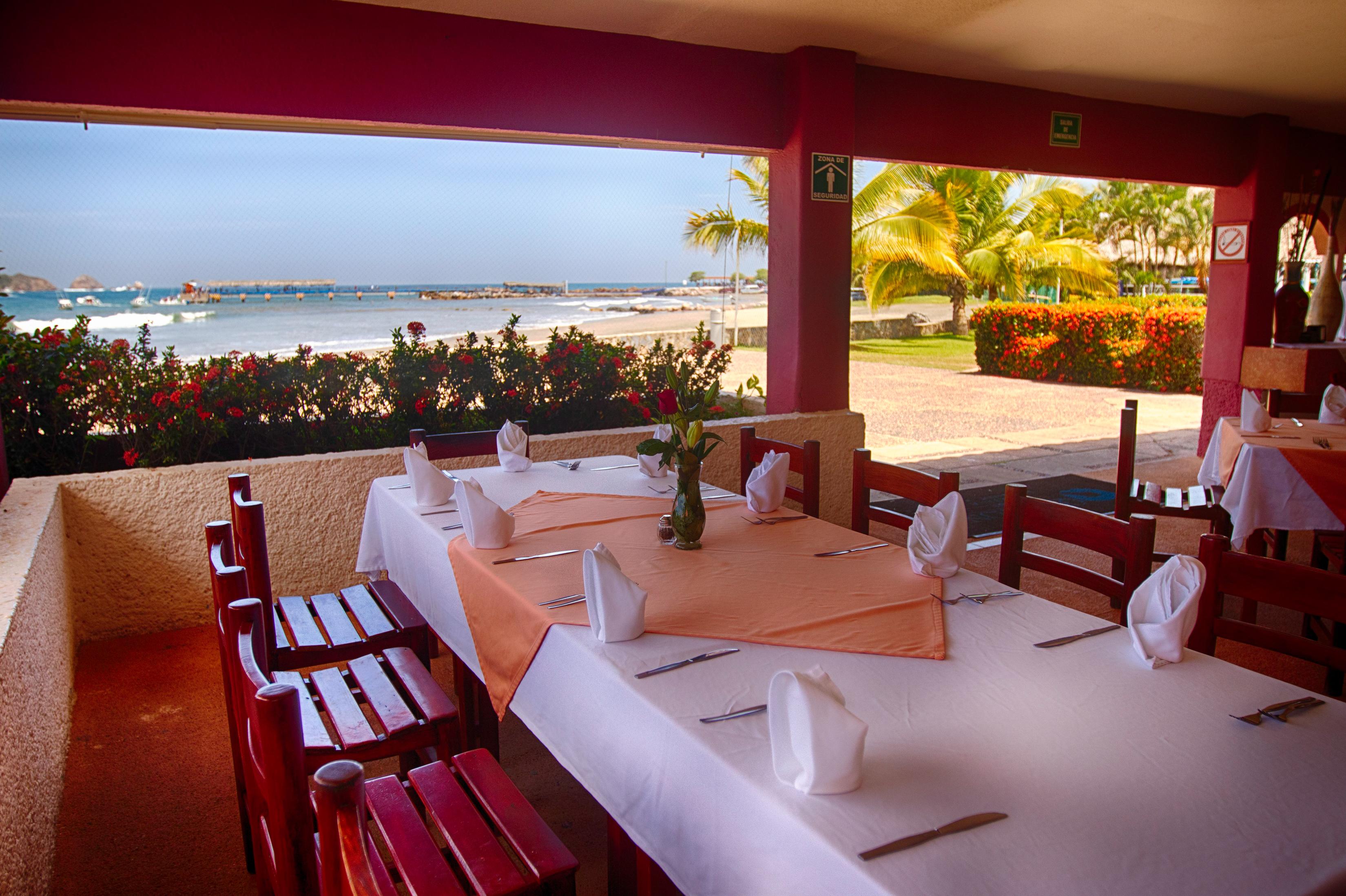 Qualton Club Ixtapa All Inclusive Exterior photo