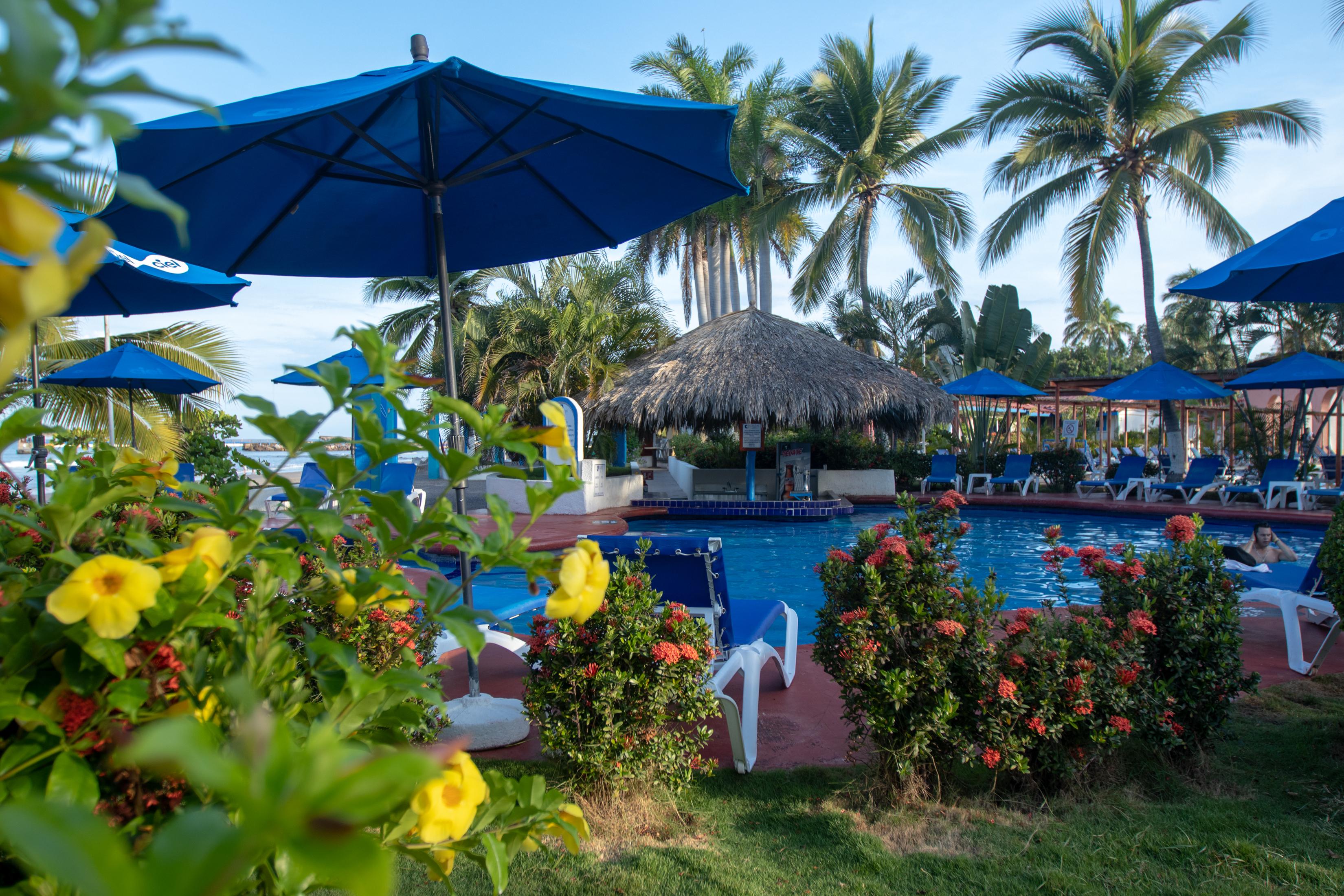 Qualton Club Ixtapa All Inclusive Exterior photo