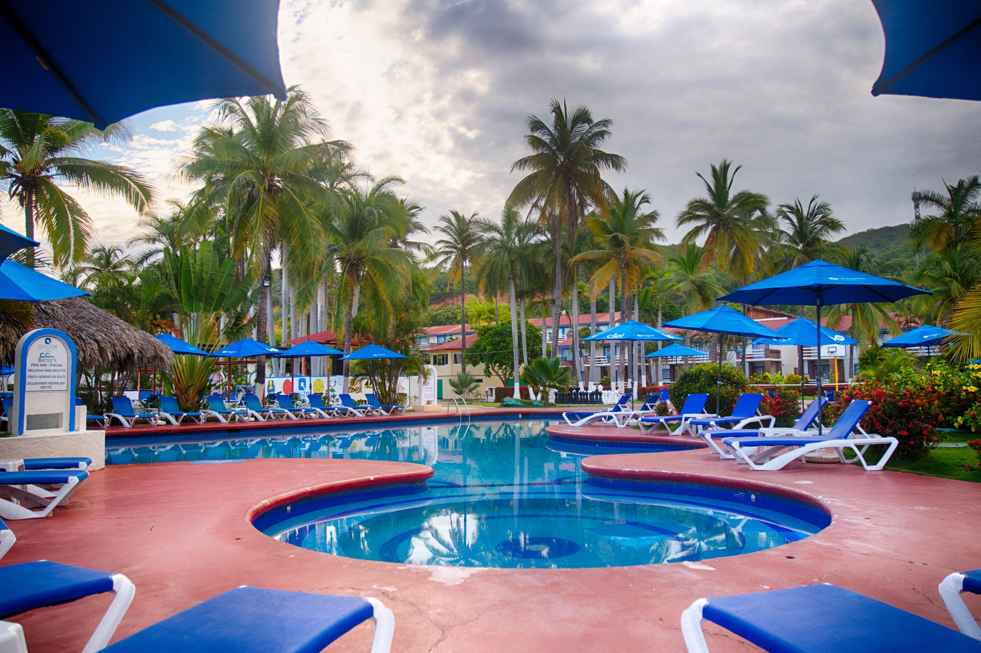Qualton Club Ixtapa All Inclusive Exterior photo