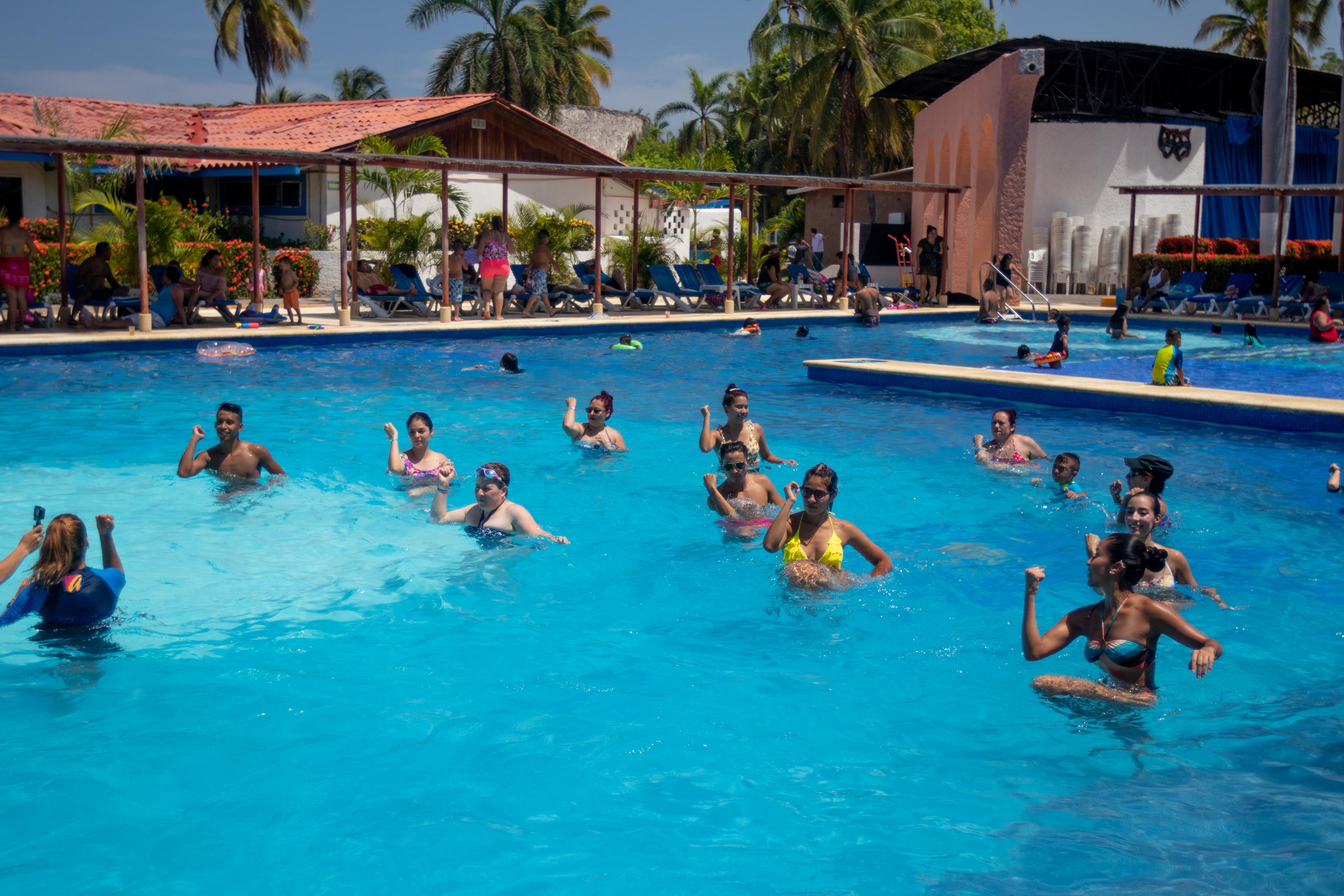 Qualton Club Ixtapa All Inclusive Exterior photo