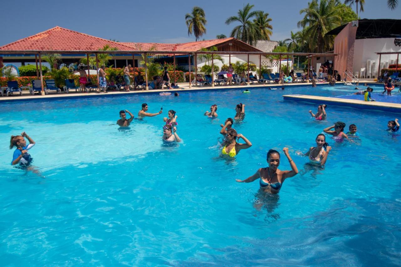 Qualton Club Ixtapa All Inclusive Exterior photo